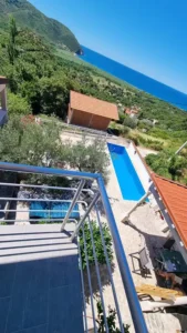 Villa Buljarica – Blick auf das Außengelände